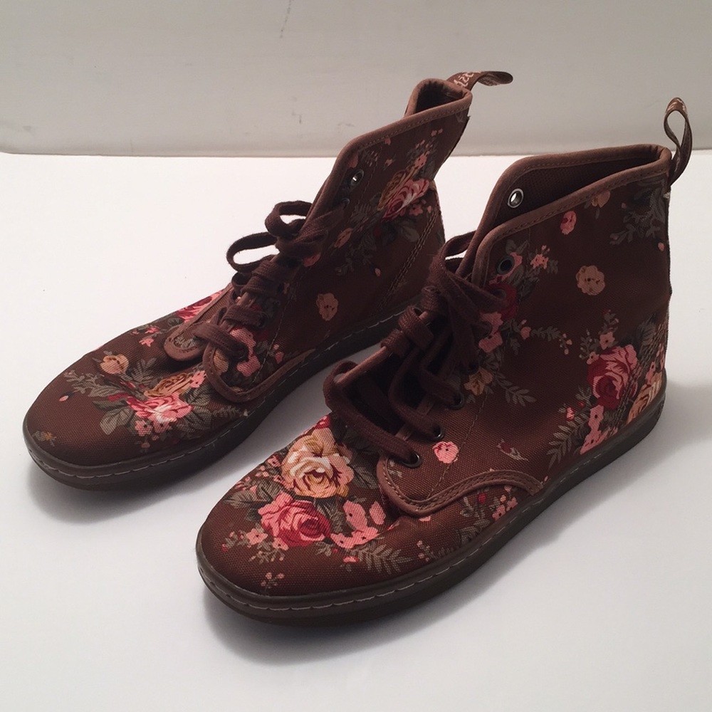 Floral hightop Doc Marten’s.